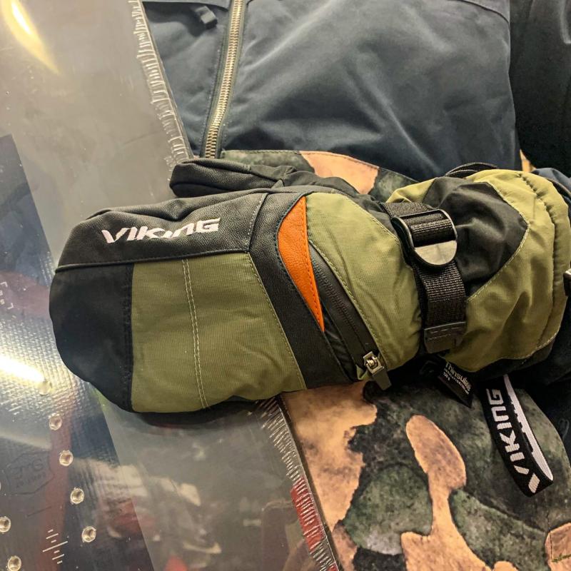 Экипировка горнолыжника или сноубордиста предполагает обязательное наличие перчаток или варежек. Viking уже на витрине